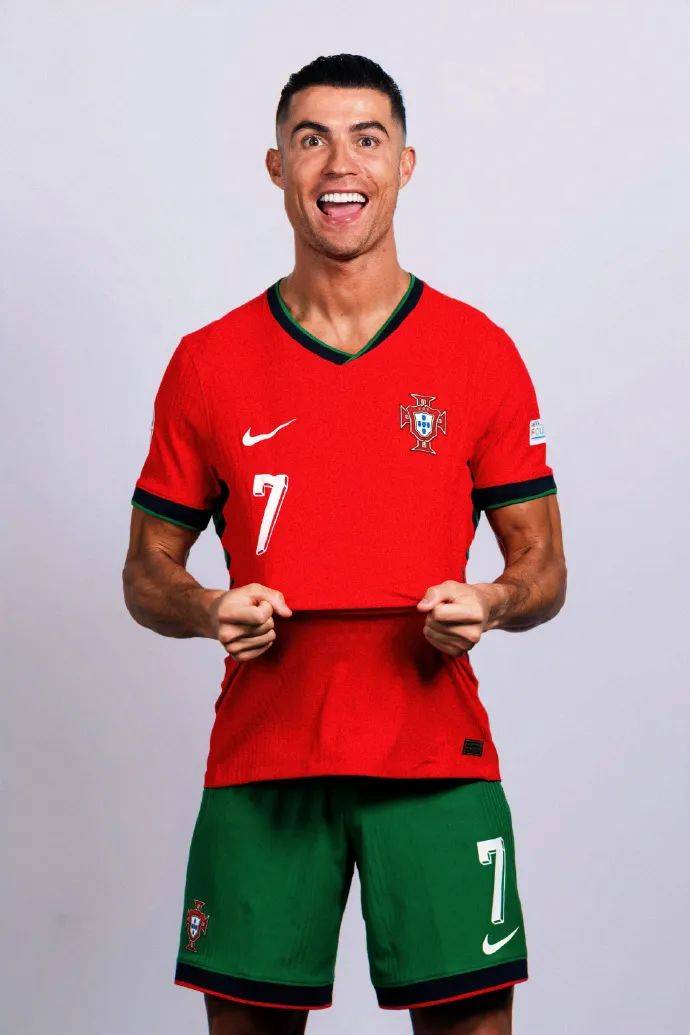 🙄经纪人 ：03年运作C罗350万欧加盟切尔西遭拒绝（经纪人透露：2003年曾以350万欧促成C罗投切尔西，遭拒）