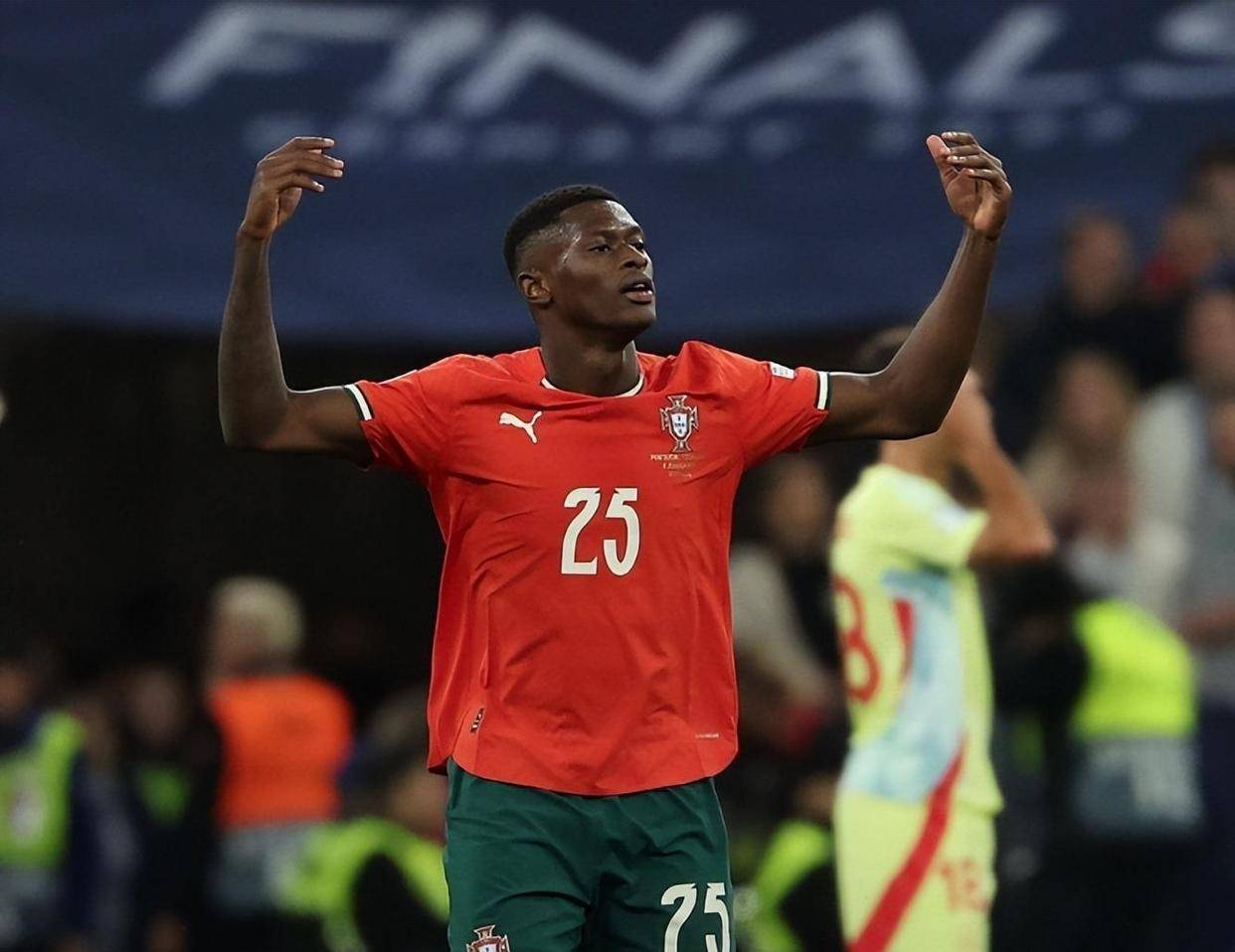 邓涵文社媒发文告别三镇：感谢俱乐部和这里的所有人（邓涵文社媒道别三镇：感谢俱乐部与所有人）