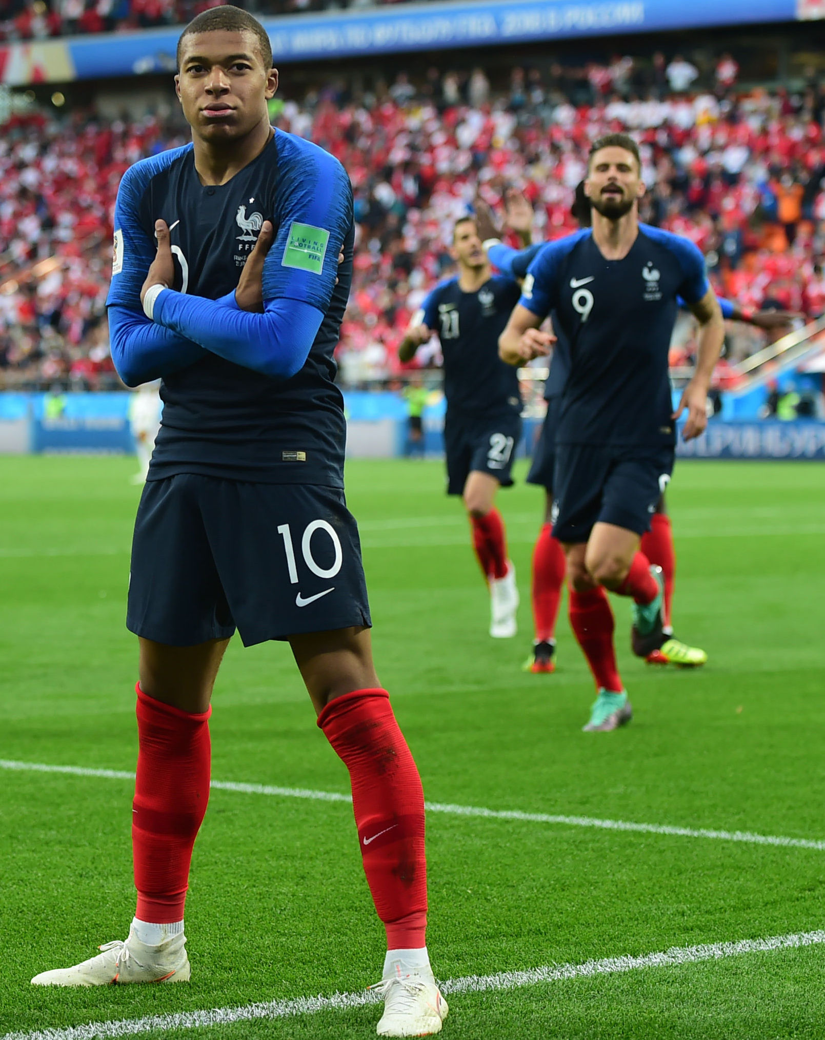 翻修球场，“连滚带爬”为的是“从从容容”（翻修球场，今日的“连滚带爬”只为明日的“从容不迫”）