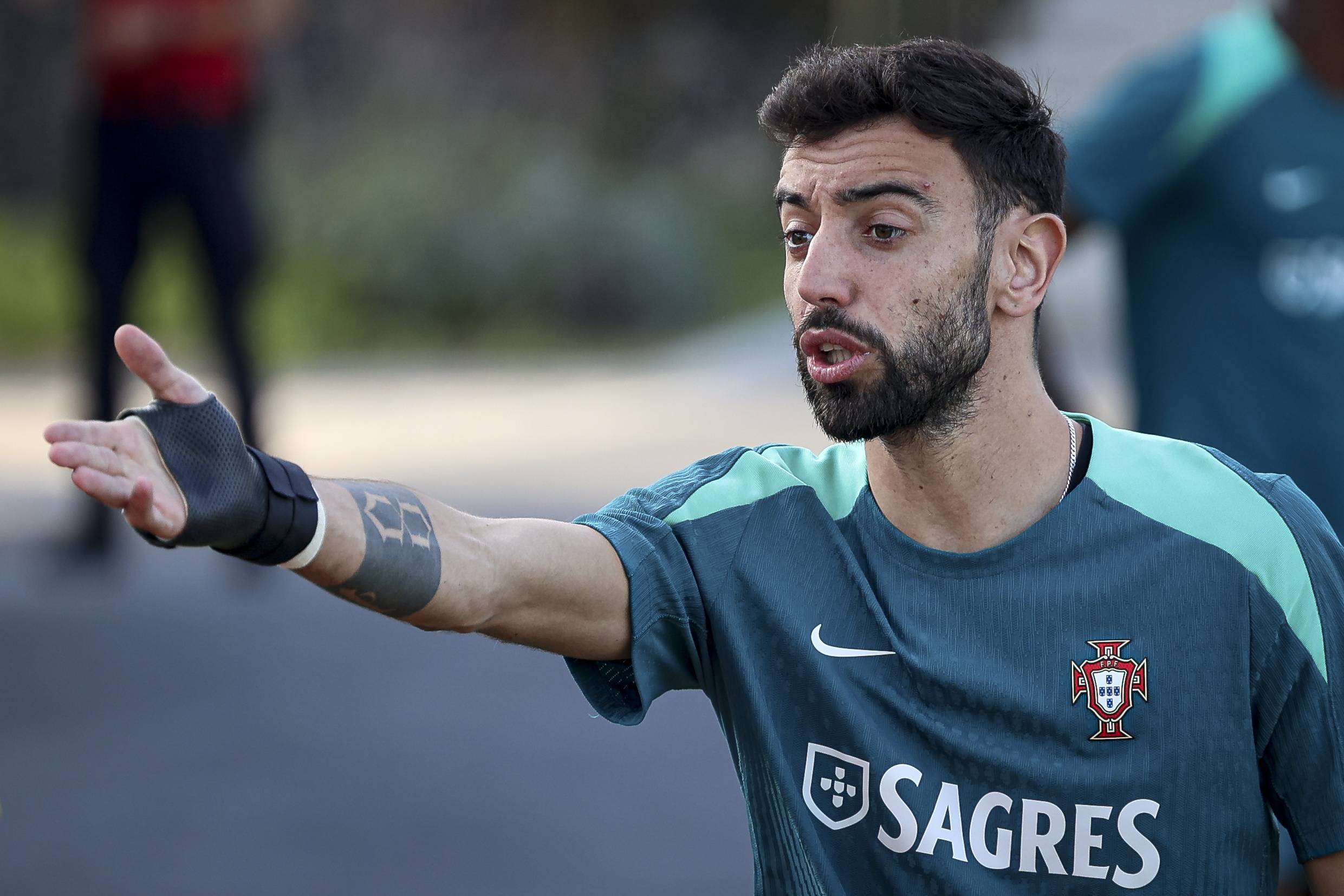 赫内斯说瓜帅想让你接手曼城？孔帕尼：我100%专注于拜仁（赫内斯称瓜迪奥拉盼其执教曼城？孔帕尼：我对拜仁100%投入）