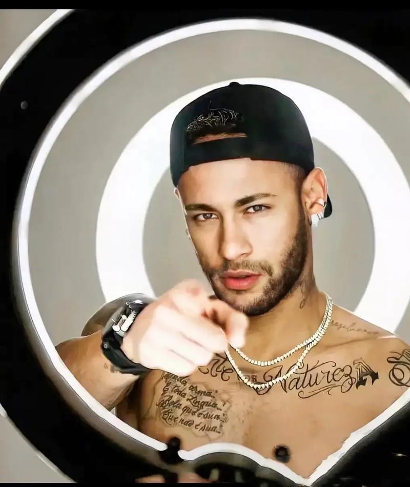 官方：麦克托米奈当选2025意大利足球盛典年度最佳球员（官宣：麦克托米奈荣膺2025年意大利足球盛典年度最佳球员）