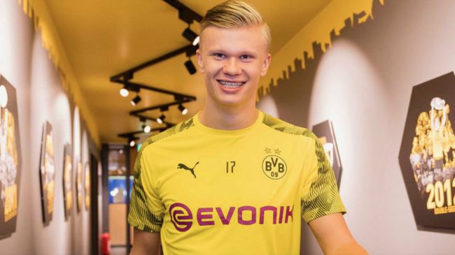 宝刀不老，齐达内在宇宙联赛中进球还送出一脚潇洒助攻（齐达内风采依旧，宇宙联赛破门并奉上潇洒助攻）