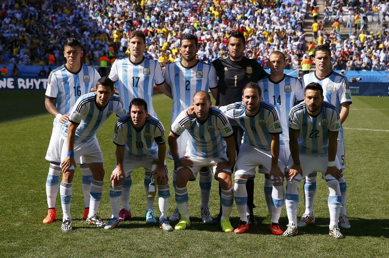 成都蓉城祝贺重庆铜梁龙成功冲超：我们携手展现西南足球风采（成都蓉城祝贺重庆铜梁龙升入中超：携手彰显西南足球力量）