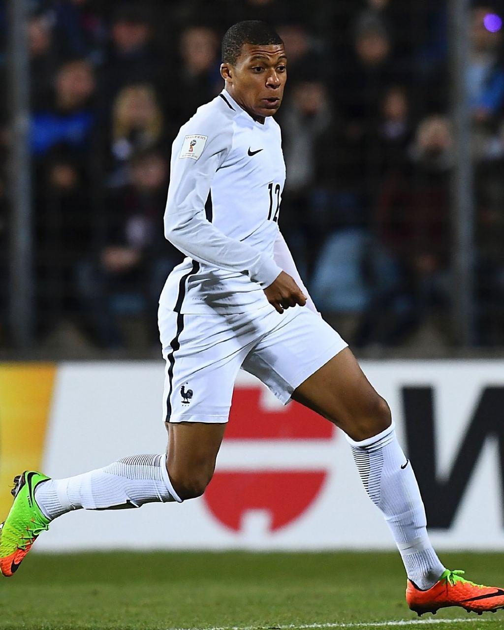 去年12月遭遇心脏骤停，博韦：我正在为一年内重返赛场而努力（博韦谈去岁12月心脏骤停：正全力争取一年内复出）